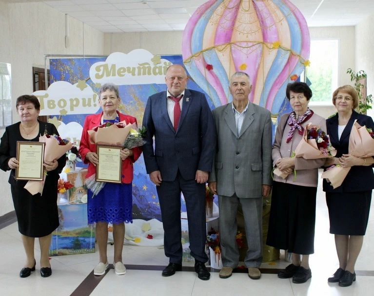 Председатель Законодательного Собрания Сергей Голубев провёл рабочую поездку в Старицкий муниципальный округ, где принял участие в педагогической конференции Председатель Законодательного Собрания Сергей Голубев провёл рабочую поездку в Старицкий муниципальный округ, где принял участие в педагогической конференции
