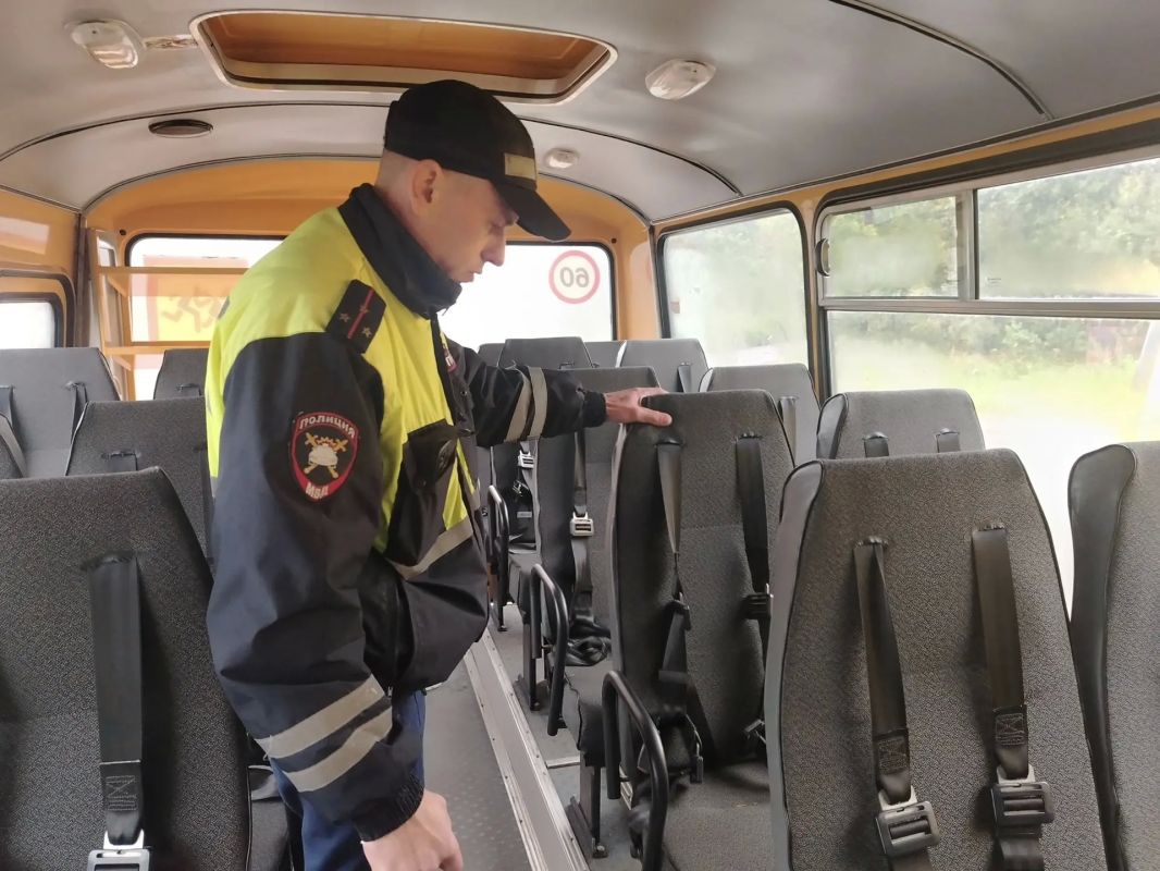 Сотрудники Бологовской Госавтоинспекции проверили школьные автобусы перед началом нового учебного года Сотрудники Бологовской Госавтоинспекции проверили школьные автобусы перед началом нового учебного года