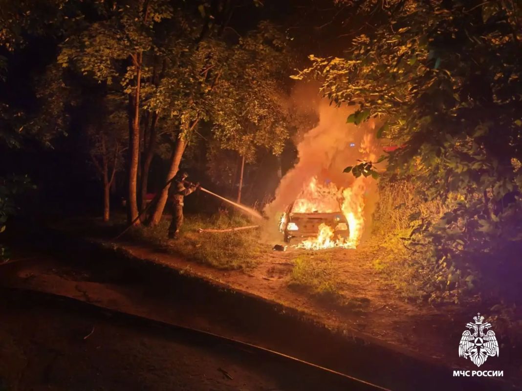 Пожар в автомобиле. Сегодня ночью произошло возгорание транспортного средства на улице Хромова в Твери Пожар в автомобиле. Сегодня ночью произошло возгорание транспортного средства на улице Хромова в Твери