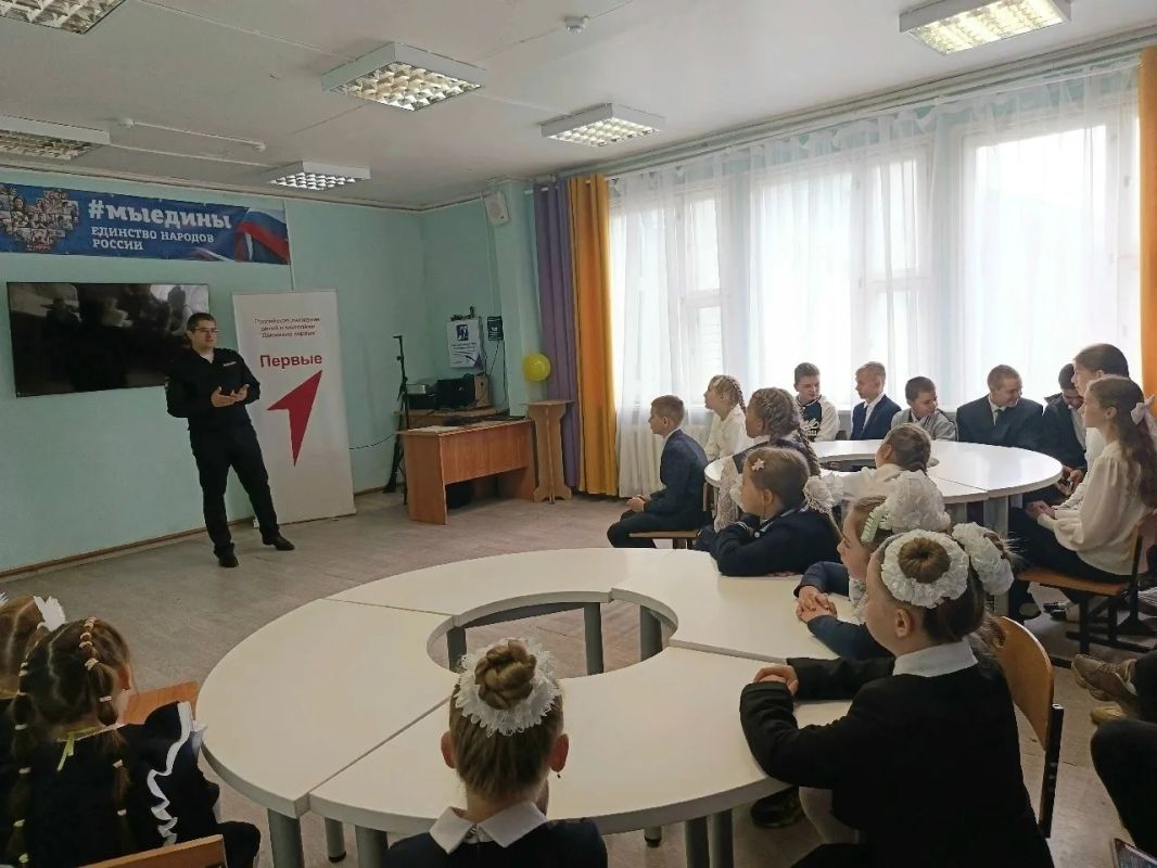 Западнодвинские автоинспекторы поздравили первоклассников с Днем знаний Западнодвинские автоинспекторы поздравили первоклассников с Днем знаний