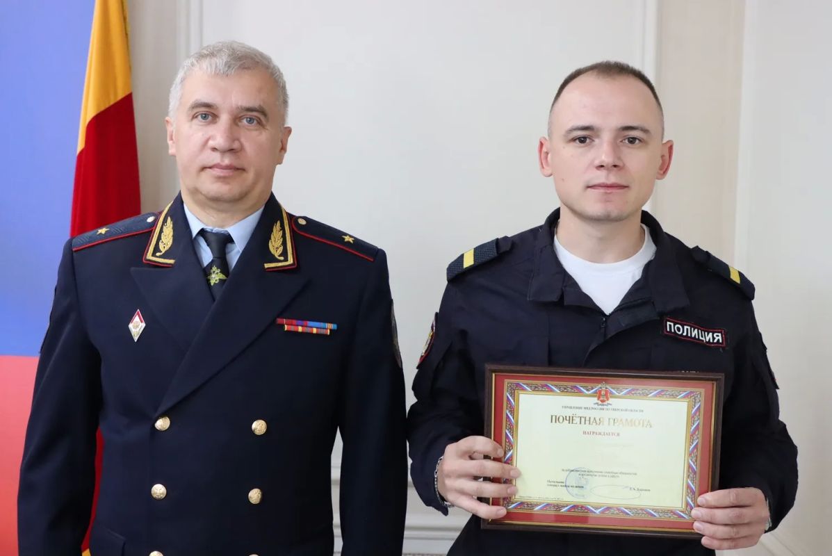 Начальник УМВД России по Тверской области поздравил сотрудников патрульно-постовой службы с профессиональным праздником Начальник УМВД России по Тверской области поздравил сотрудников патрульно-постовой службы с профессиональным праздником