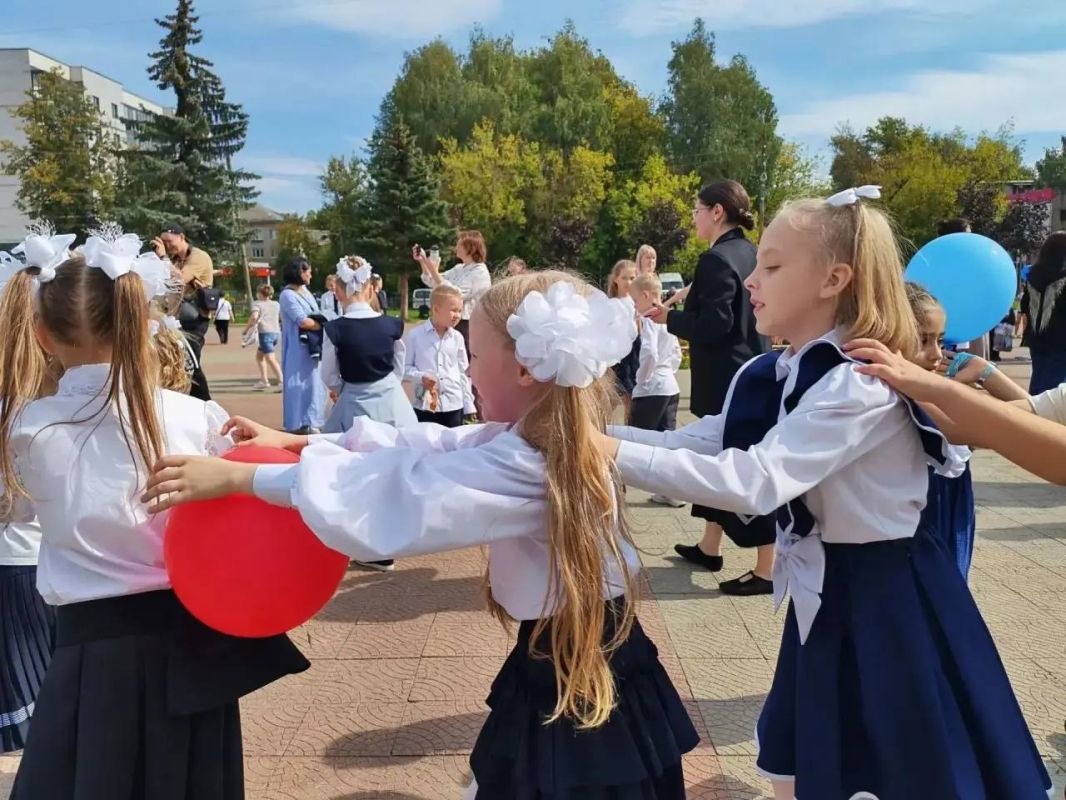 Сотрудники Госавтоинспекции города Твери приняли участие в мероприятии «Безопасная дорога в школу» в ДК «Синтетик» Сотрудники Госавтоинспекции города Твери приняли участие в мероприятии «Безопасная дорога в школу» в ДК «Синтетик»