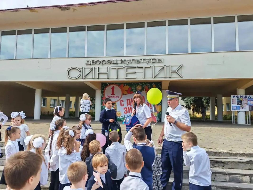 Сотрудники Госавтоинспекции города Твери приняли участие в мероприятии «Безопасная дорога в школу» в ДК «Синтетик» Сотрудники Госавтоинспекции города Твери приняли участие в мероприятии «Безопасная дорога в школу» в ДК «Синтетик»