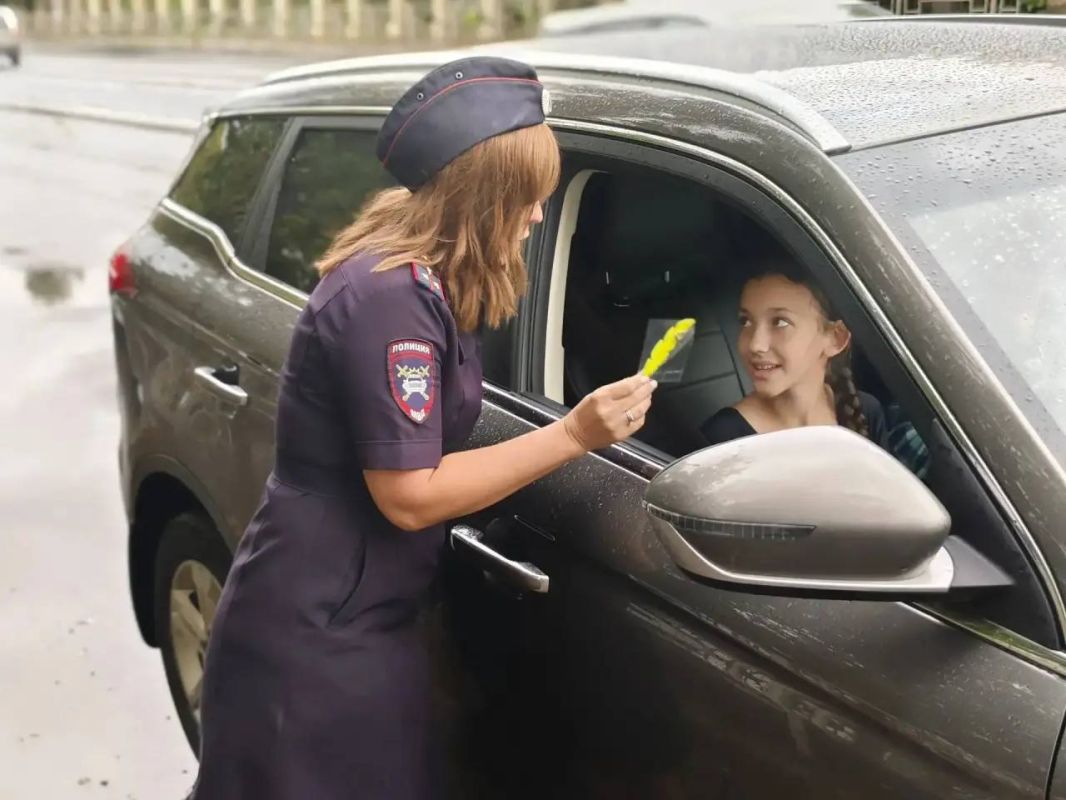 Тверские автоинспекторы провели акцию «Пристегни самое дорогое» Тверские автоинспекторы провели акцию «Пристегни самое дорогое»