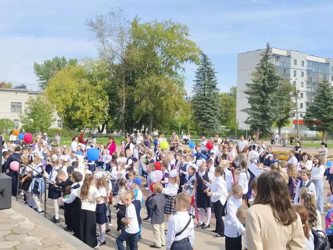 Сотрудники Госавтоинспекции города Твери приняли участие в мероприятии «Безопасная дорога в школу» в ДК «Синтетик» Сотрудники Госавтоинспекции города Твери приняли участие в мероприятии «Безопасная дорога в школу» в ДК «Синтетик»