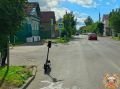 В Твери женщина выбежала на дорогу и попала под самокат