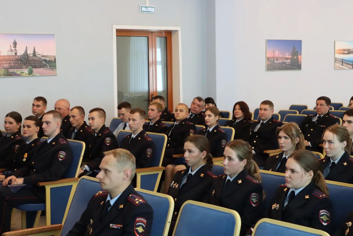 В Тверской области 19 выпускников вузов МВД России приступят к служебным обязанностям В Тверской области 19 выпускников вузов МВД России приступят к служебным обязанностям