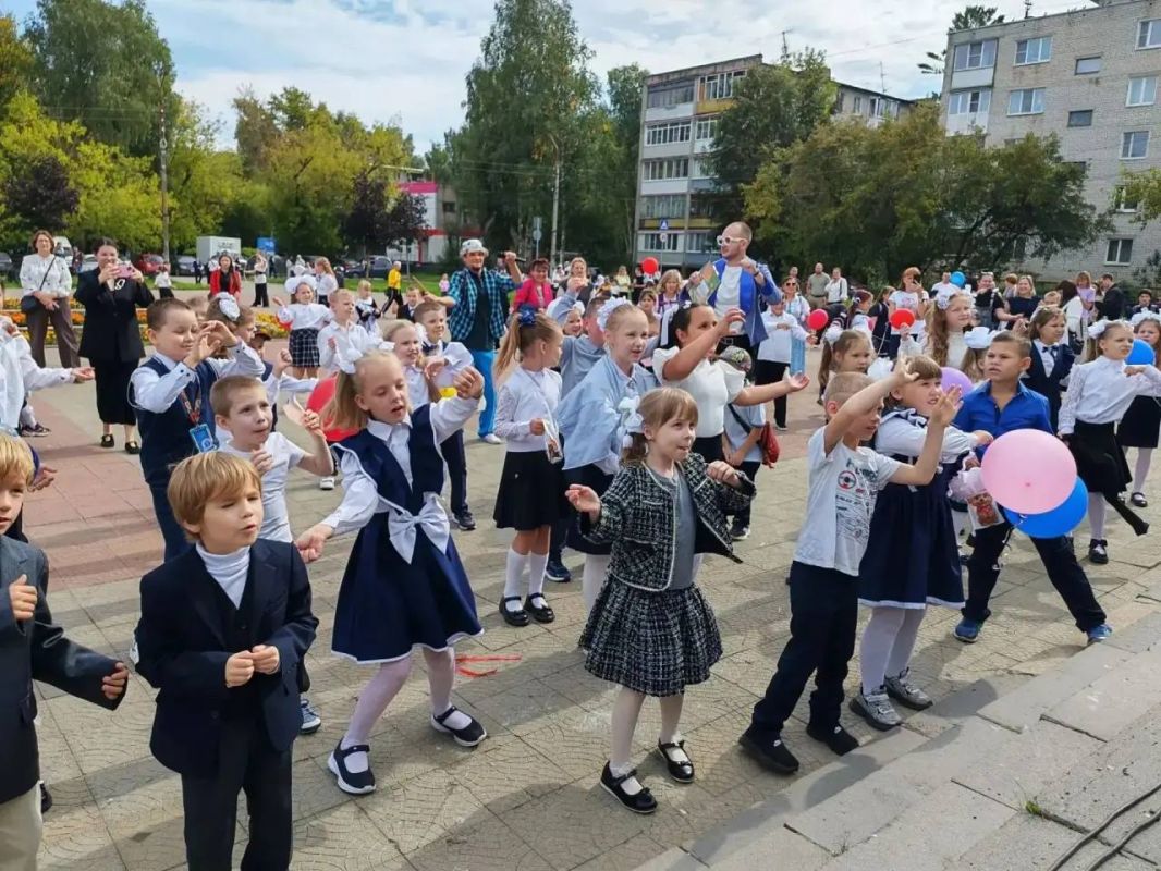 Сотрудники Госавтоинспекции города Твери приняли участие в мероприятии «Безопасная дорога в школу» в ДК «Синтетик» Сотрудники Госавтоинспекции города Твери приняли участие в мероприятии «Безопасная дорога в школу» в ДК «Синтетик»