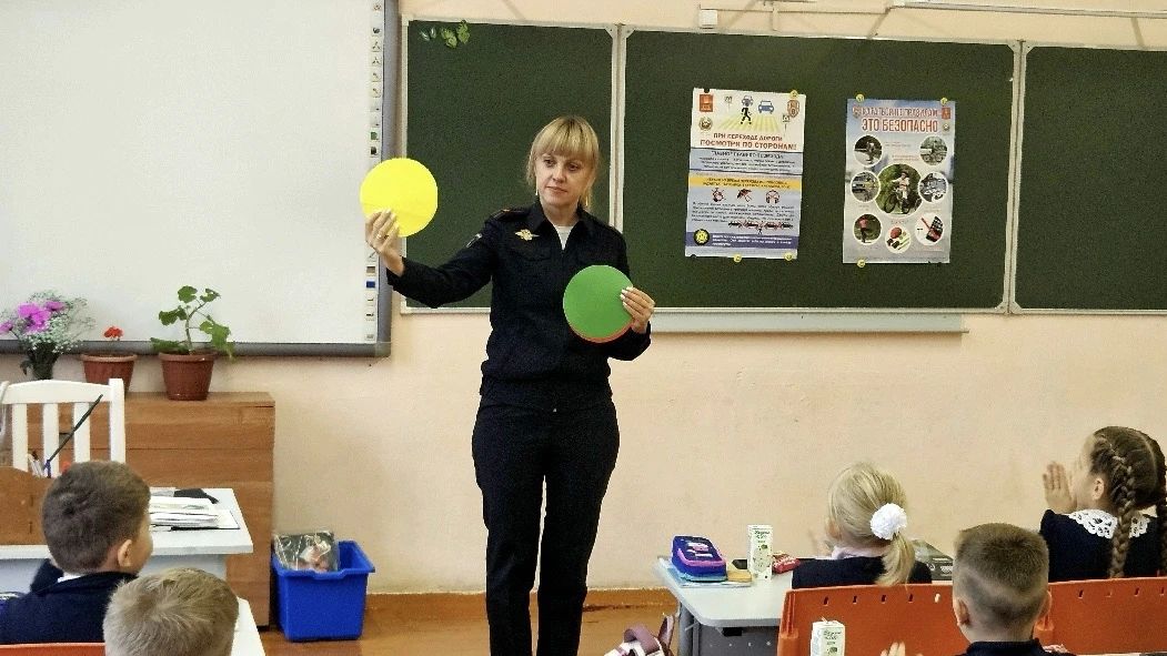 Уроки дорожной безопасности прошли для первоклассников средней школы № 1 города Западная Двина Уроки дорожной безопасности прошли для первоклассников средней школы № 1 города Западная Двина