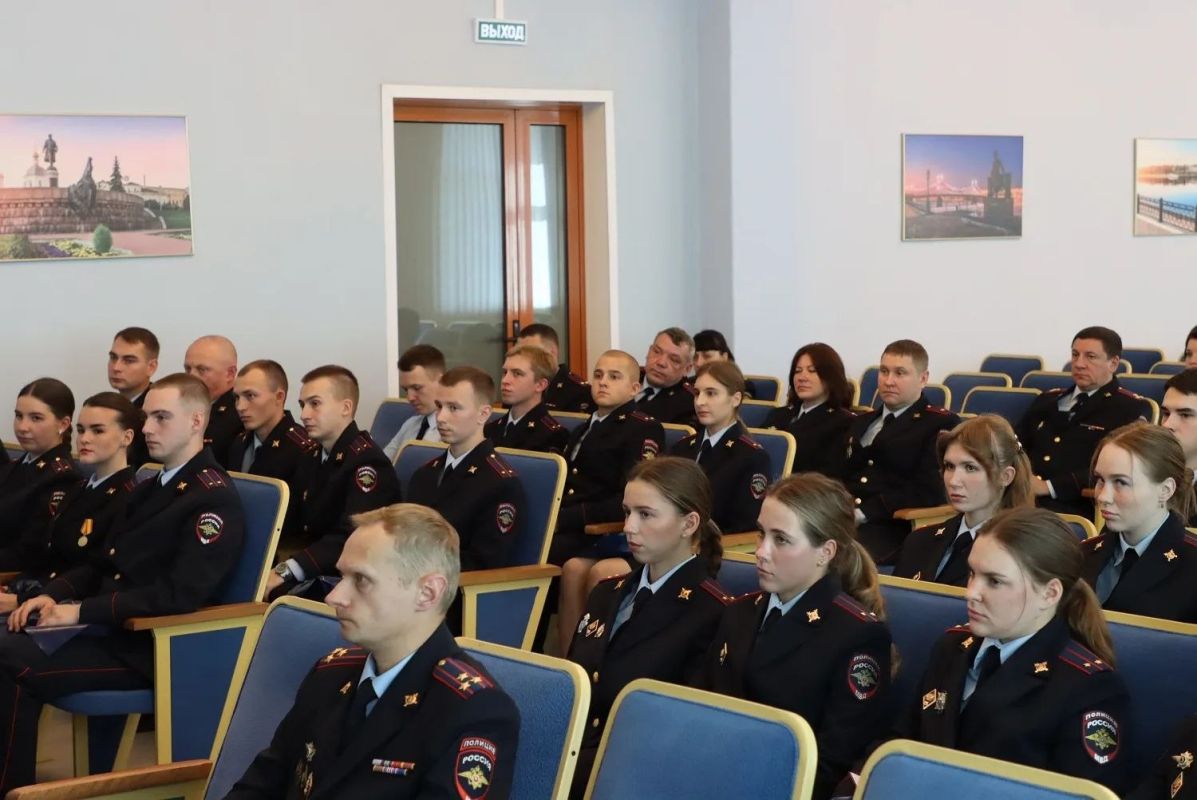 В Тверской области 19 выпускников вузов МВД России приступят к служебным обязанностям В Тверской области 19 выпускников вузов МВД России приступят к служебным обязанностям