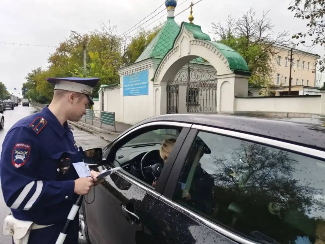 Тверские автоинспекторы провели акцию «Пристегни самое дорогое» Тверские автоинспекторы провели акцию «Пристегни самое дорогое»