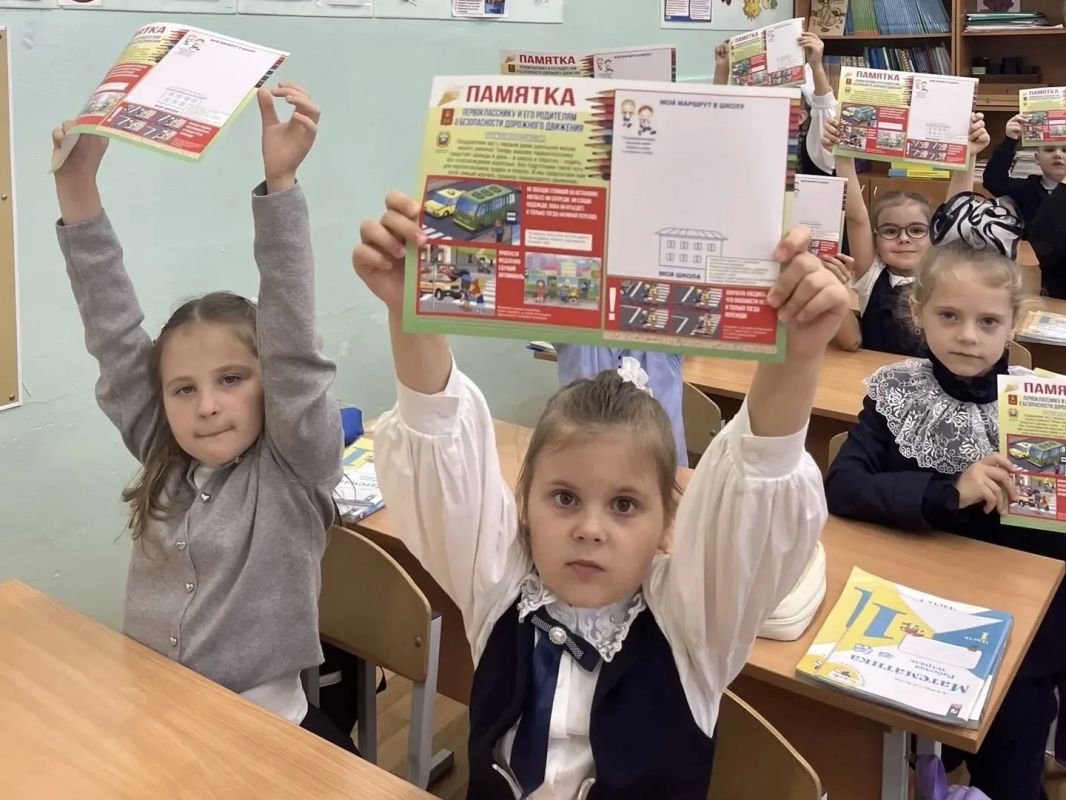 Сотрудники Кашинской Госавтоинспекции провели профилактические беседы с первоклассниками Сотрудники Кашинской Госавтоинспекции провели профилактические беседы с первоклассниками