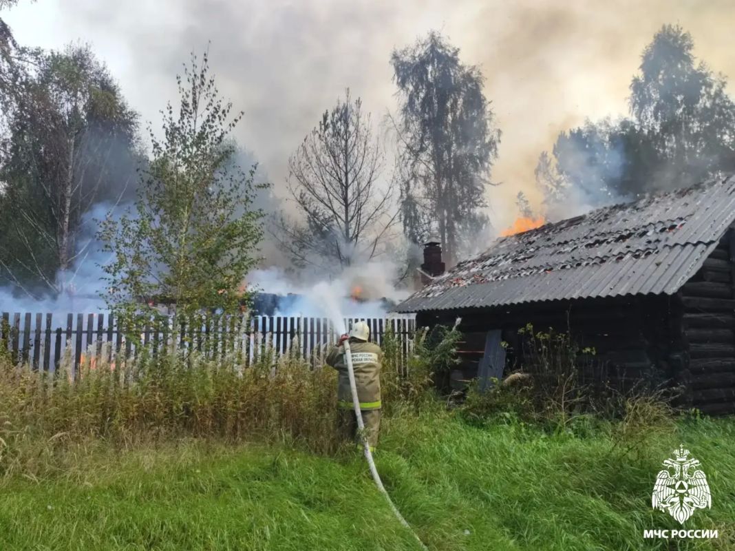 Пожар в доме. Вчера днём произошло возгорание жилого дома в деревне Бодачёво Весьегонского МО. Пожар ликвидировали отделения 27 ПСЧ Пожар в доме. Вчера днём произошло возгорание жилого дома в деревне Бодачёво Весьегонского МО. Пожар ликвидировали отделения 27 ПСЧ
