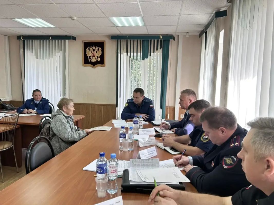 В рамках рабочей поездки в Торопецкий муниципальный округ прокурор Тверской области Денис Назаренко официально представил назначенного прокурора района, а также провёл личный приём граждан В рамках рабочей поездки в Торопецкий муниципальный округ прокурор Тверской области Денис Назаренко официально представил назначенного прокурора района, а также провёл личный приём граждан