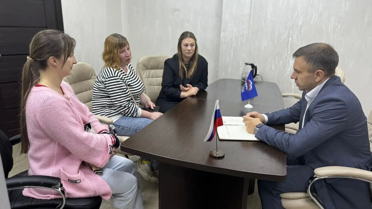В Тверской области прошел Единый день приёма граждан, в котором активное участие приняли депутаты Законодательного Собрания, Тверской городской Думы и муниципальных округов Верхневолжья В Тверской области прошел Единый день приёма граждан, в котором активное участие приняли депутаты Законодательного Собрания, Тверской городской Думы и муниципальных округов Верхневолжья