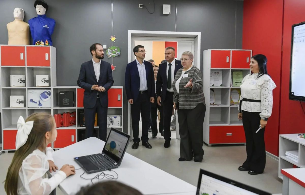 Глава Тверской области Виталий Королев вместе с полпредом Президента в ЦФО Игорем Щёголевым работает в Торопецком и Западнодвинском округах Глава Тверской области Виталий Королев вместе с полпредом Президента в ЦФО Игорем Щёголевым работает в Торопецком и Западнодвинском округах