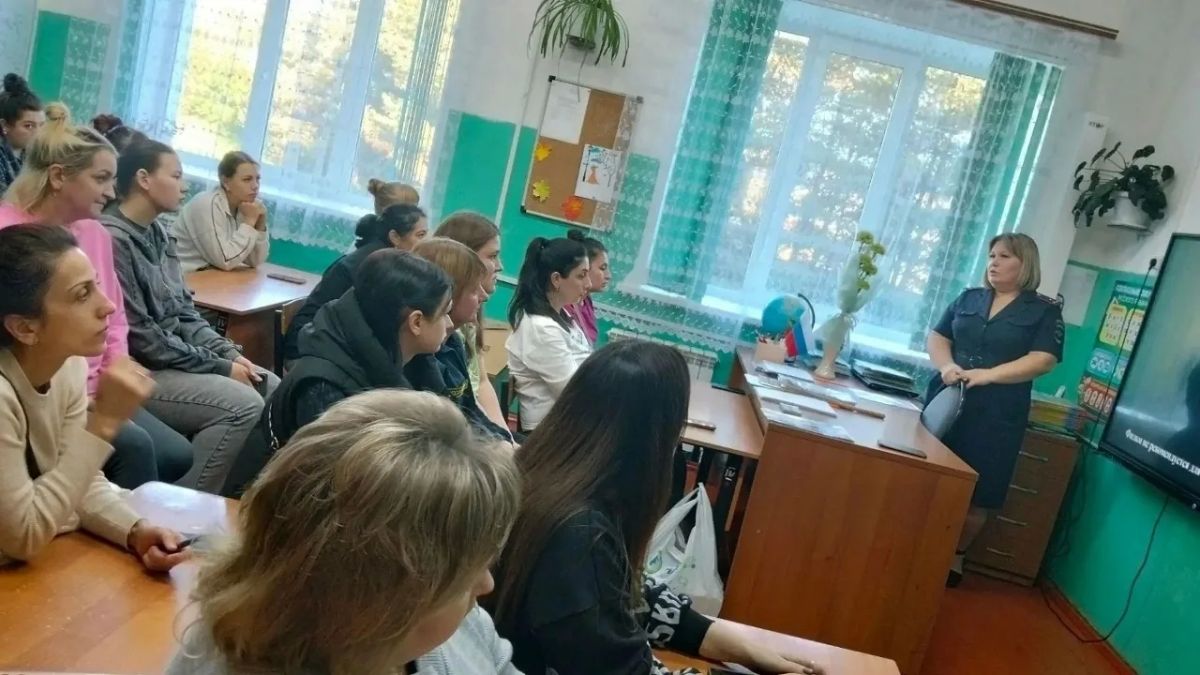 Сотрудники Госавтоинспекции Верхневолжья приняли участие в родительских собраниях Сотрудники Госавтоинспекции Верхневолжья приняли участие в родительских собраниях