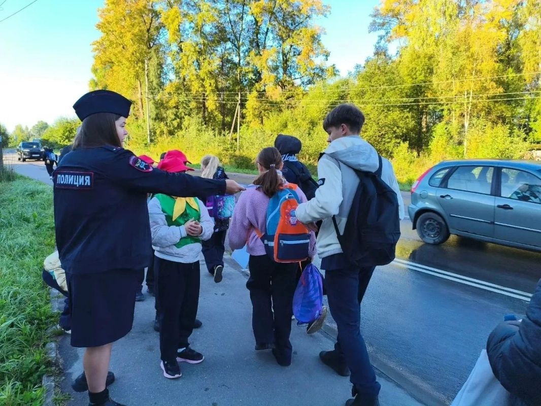 Сотрудники Госавтоинспекции города Ржева провели акцию «Засветись! Стань заметней на дороге!» Сотрудники Госавтоинспекции города Ржева провели акцию «Засветись! Стань заметней на дороге!»