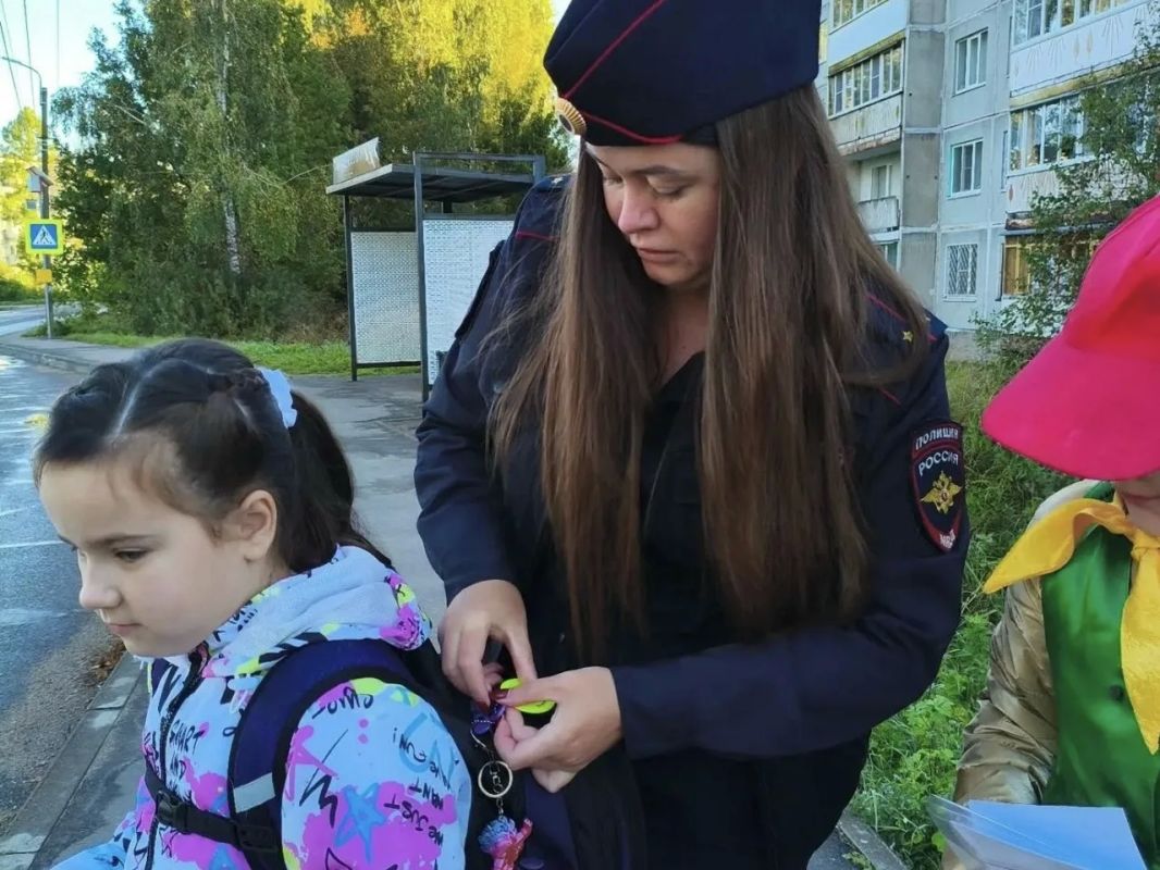 Сотрудники Госавтоинспекции города Ржева провели акцию «Засветись! Стань заметней на дороге!» Сотрудники Госавтоинспекции города Ржева провели акцию «Засветись! Стань заметней на дороге!»
