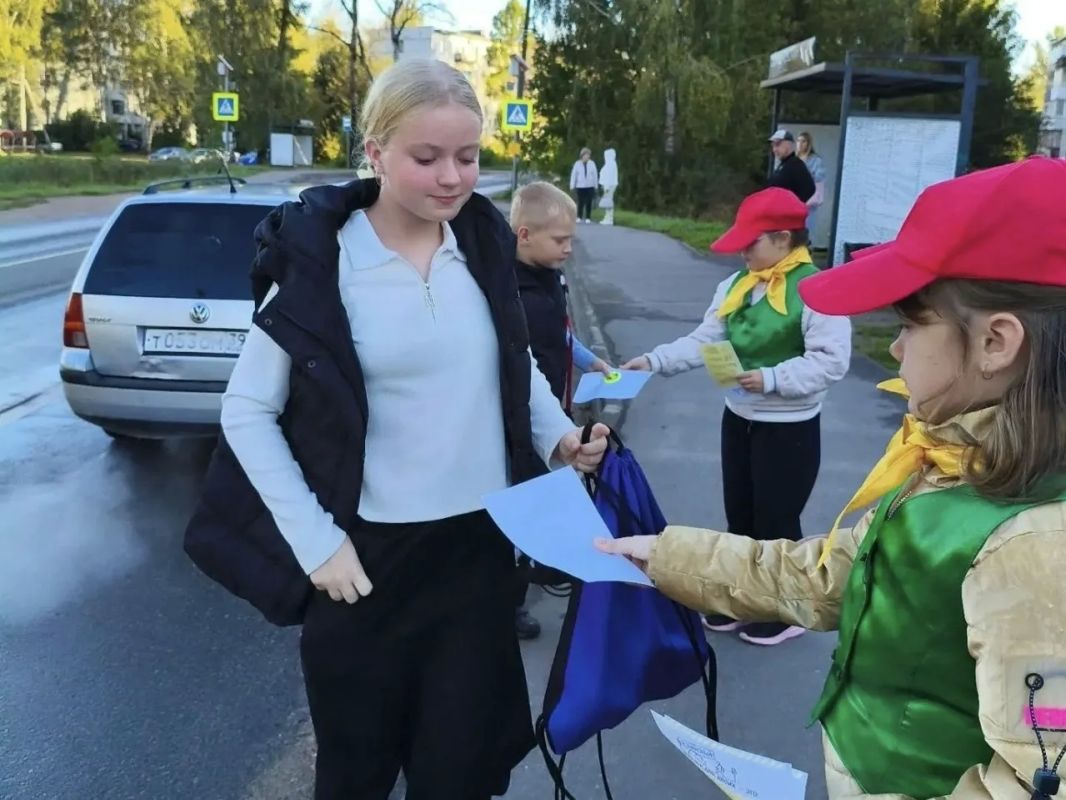 Сотрудники Госавтоинспекции города Ржева провели акцию «Засветись! Стань заметней на дороге!» Сотрудники Госавтоинспекции города Ржева провели акцию «Засветись! Стань заметней на дороге!»
