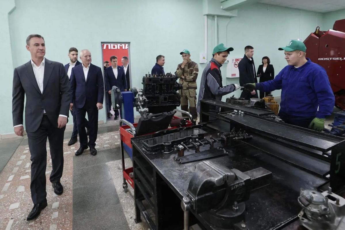 Дмитрий Патрушев посетил с рабочей поездкой Томскую область Дмитрий Патрушев посетил с рабочей поездкой Томскую область