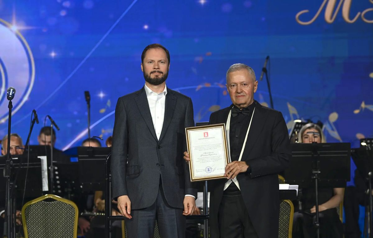 Виталий Королев и Владимир Васильев вместе с жителями Твери стали зрителями программы, посвященной 20-летию Центрального концертного оркестра полиции МВД РФ Виталий Королев и Владимир Васильев вместе с жителями Твери стали зрителями программы, посвященной 20-летию Центрального концертного оркестра полиции МВД РФ
