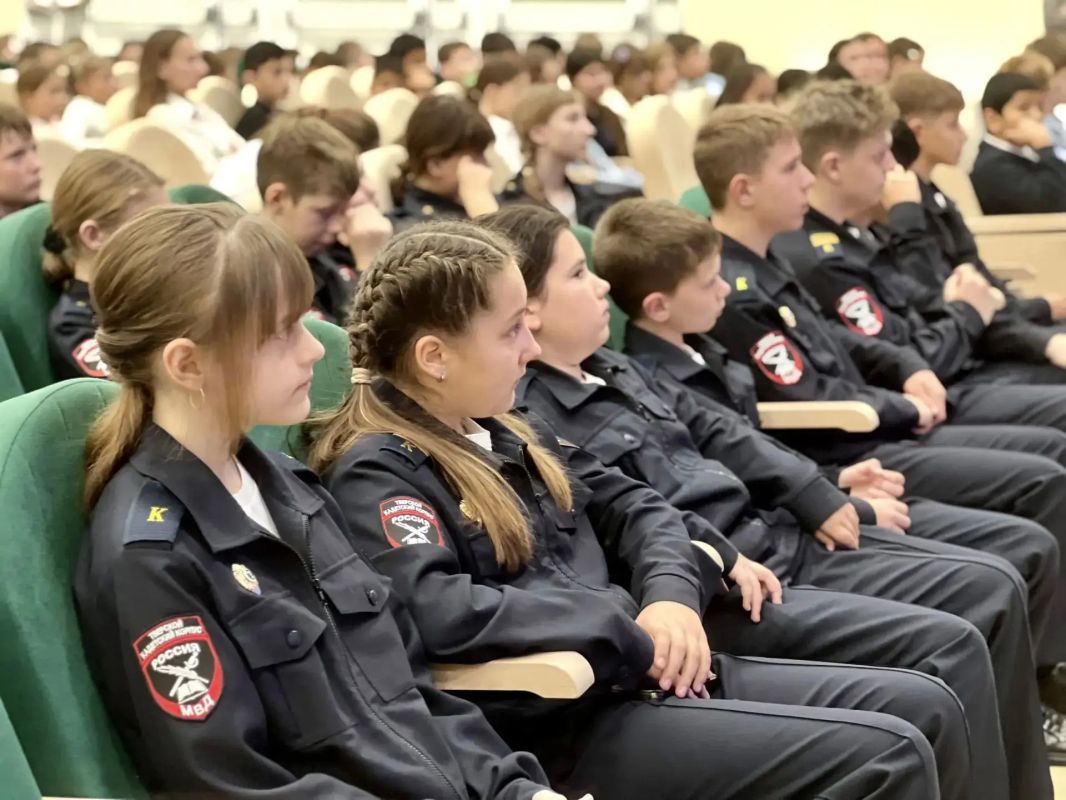 Тверские полицейские научили подростков распознавать кибермошенников Тверские полицейские научили подростков распознавать кибермошенников