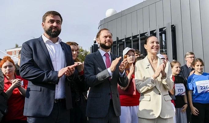 Глава Тверской области Виталий Королев принял участие в открытии первого в Тверской области всесезонного бесплатного бегового центра ВФЛА