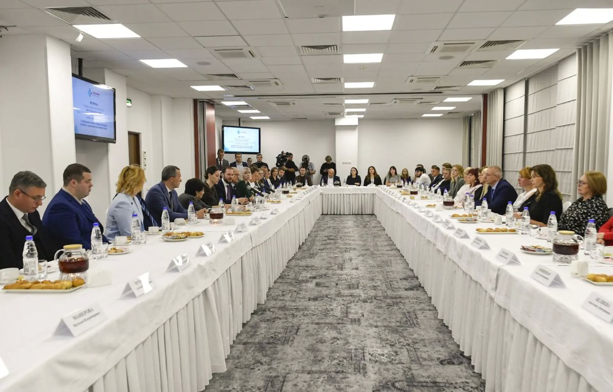 Виталий Королев: Сегодня вместе с депутатом Госдумы РФ, координатором проектов АНО «Евразия» Алёной Аршиновой мы поблагодарили команду медиков нашего проекта «Здоровье Верхневолжья» Виталий Королев: Сегодня вместе с депутатом Госдумы РФ, координатором проектов АНО «Евразия» Алёной Аршиновой мы поблагодарили команду медиков нашего проекта «Здоровье Верхневолжья»