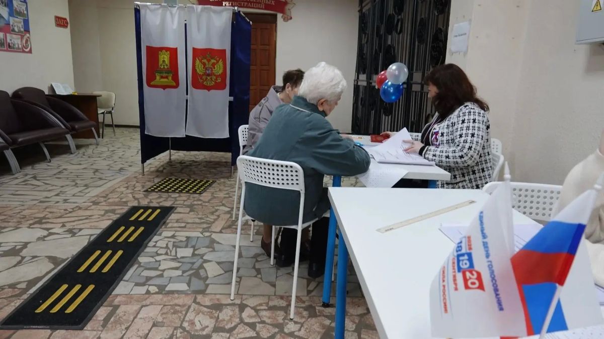 Эксклюзив от друга: в Торжке самостоятельно голосуют слабовидящие избиратели Эксклюзив от друга: в Торжке самостоятельно голосуют слабовидящие избиратели