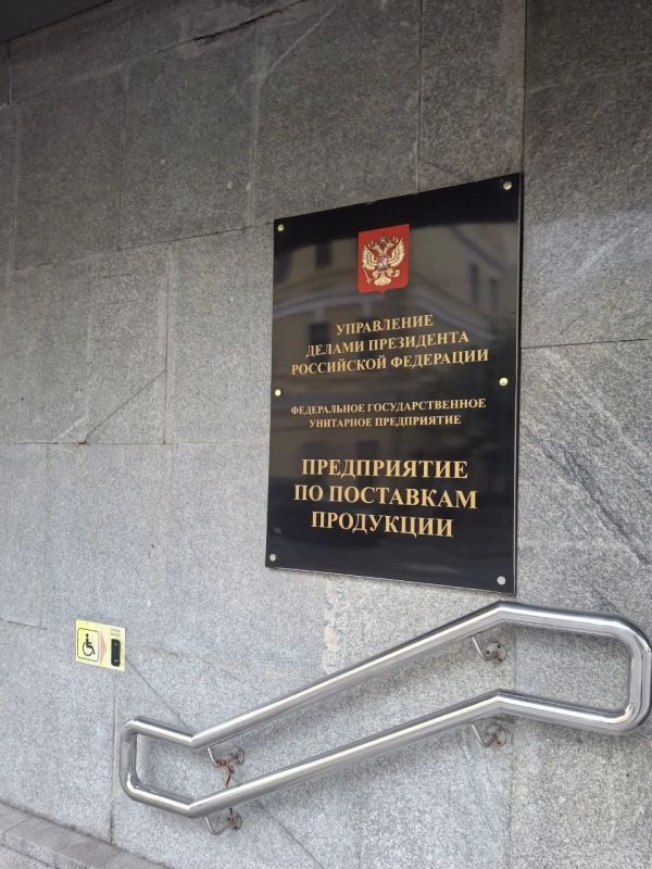 Так выглядит здание, где, согласно официальным данным, расположен офис фирмы «Л.Е.В Меденджмент», которая накануне получила в управление российские активы французских Auchan, FM Logistic, Лемана про, а также швейцарской... Так выглядит здание, где, согласно официальным данным, расположен офис фирмы «Л.Е.В Меденджмент», которая накануне получила в управление российские активы французских Auchan, FM Logistic, Лемана про, а также швейцарской...