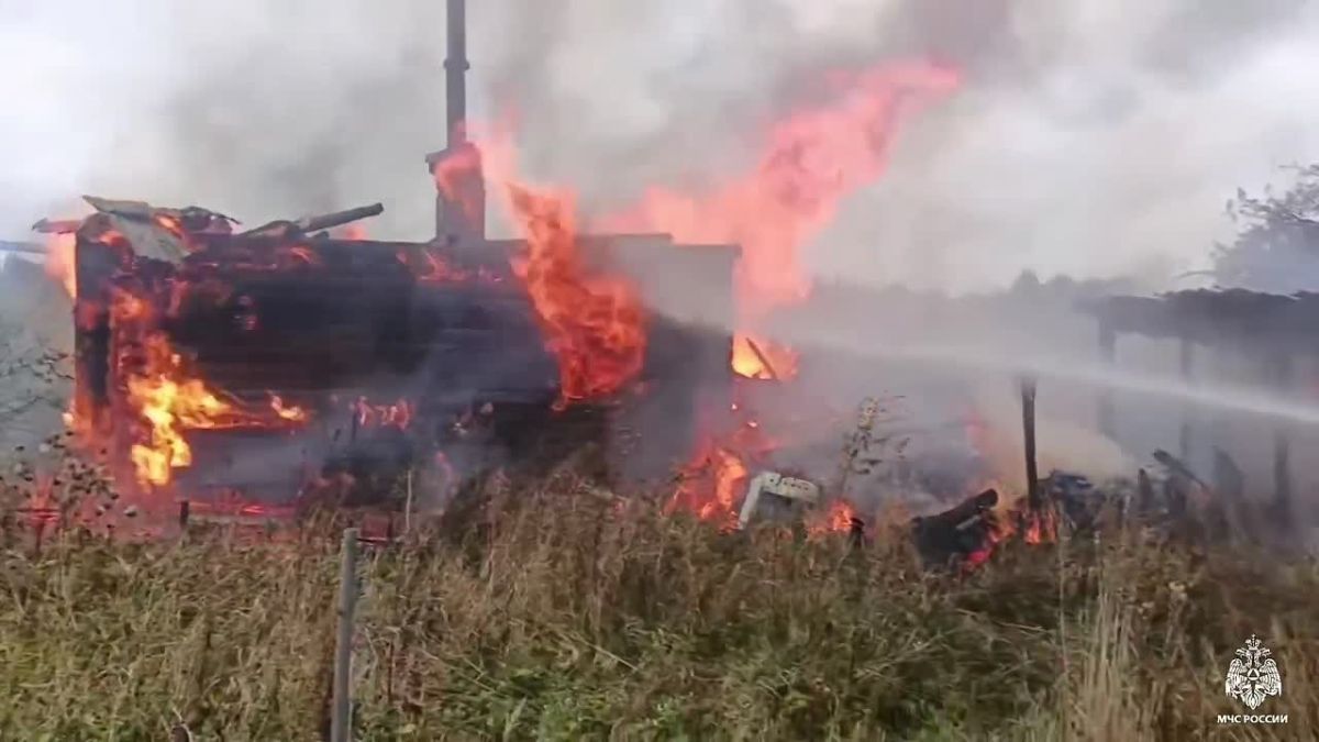 Пожар в нежилом доме. Вчера поступило сообщение о возгорании на улице Ушакова в городе Нелидово