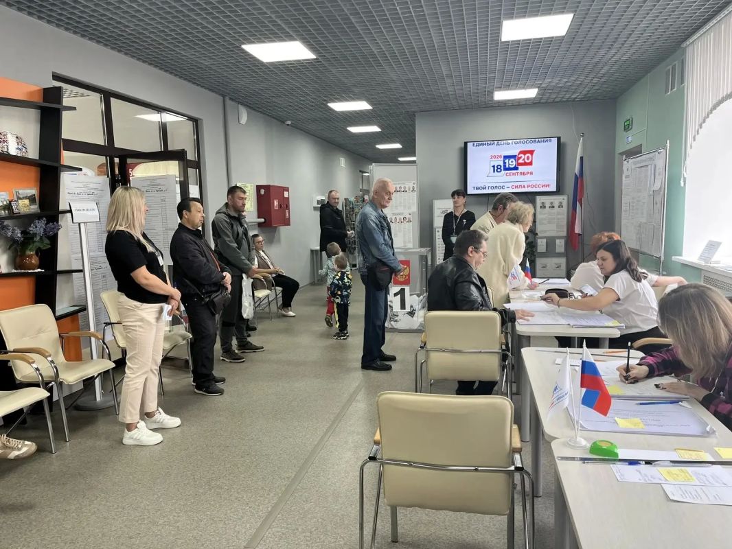 Голосование на выборах в Тверской области продолжается, на избирательных участках много молодежи, в том числе и впервые голосующих избирателей Голосование на выборах в Тверской области продолжается, на избирательных участках много молодежи, в том числе и впервые голосующих избирателей