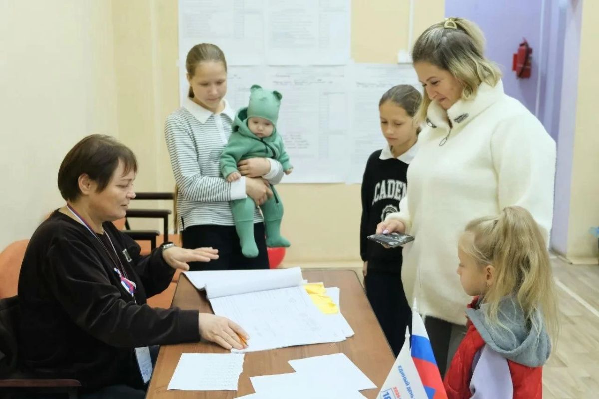 Многодетные семьи, духовенство, жители «золотого» возраста делают свой выбор на Едином дне голосования в Тверской области Многодетные семьи, духовенство, жители «золотого» возраста делают свой выбор на Едином дне голосования в Тверской области