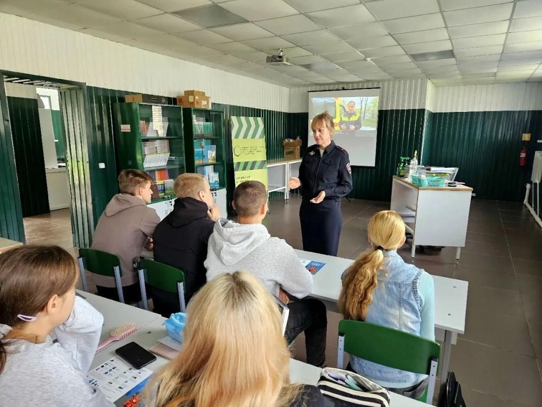 Западнодвинские автоинспекторы напомнили студентам ГБПОУ «Западнодвинский технологический колледж им. И. А. Ковалева» о правилах дорожной безопасности Западнодвинские автоинспекторы напомнили студентам ГБПОУ «Западнодвинский технологический колледж им. И. А. Ковалева» о правилах дорожной безопасности