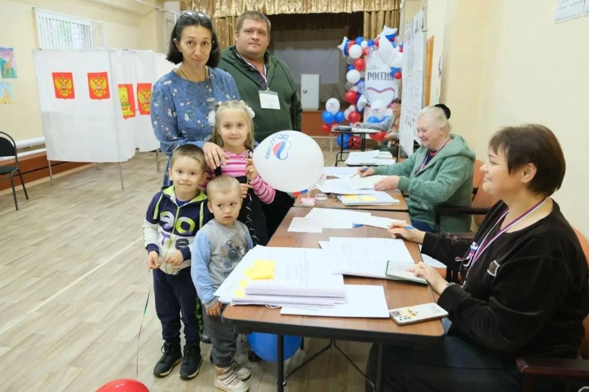 Многодетные семьи, духовенство, жители «золотого» возраста делают свой выбор на Едином дне голосования в Тверской области Многодетные семьи, духовенство, жители «золотого» возраста делают свой выбор на Едином дне голосования в Тверской области