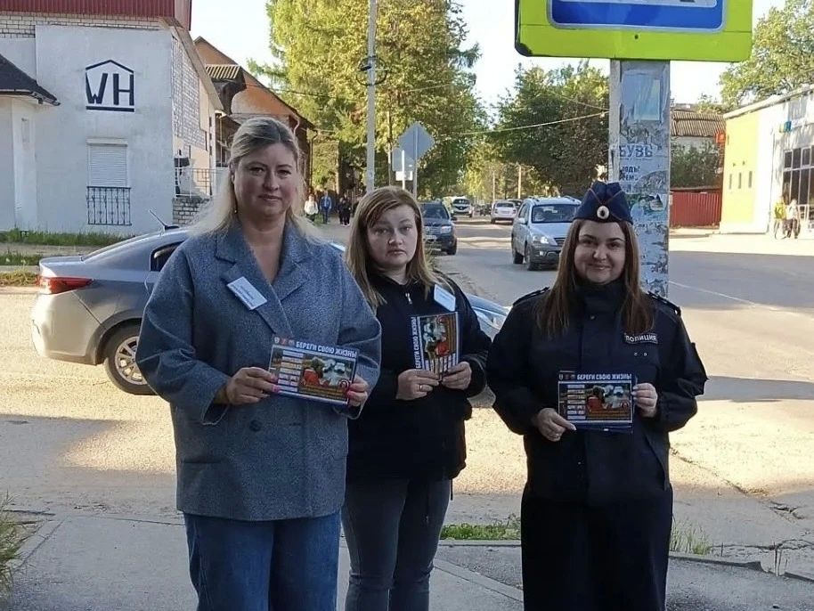 Кимрские автоинспекторы совместно с «Родительским патрулем» напомнили детям и их родителям о безопасном поведении на дороге Кимрские автоинспекторы совместно с «Родительским патрулем» напомнили детям и их родителям о безопасном поведении на дороге