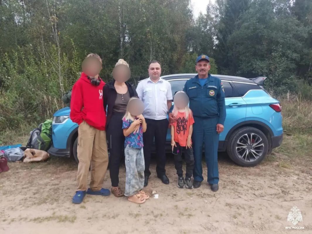 В Рамешковском округе спасатели нашли заблудившихся в лесу людей