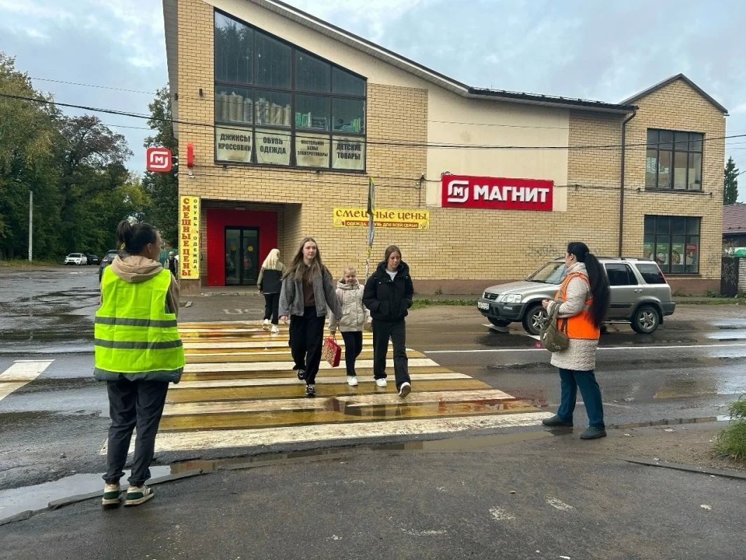 Кимрские автоинспекторы совместно с «Родительским патрулем» напомнили детям и их родителям о безопасном поведении на дороге Кимрские автоинспекторы совместно с «Родительским патрулем» напомнили детям и их родителям о безопасном поведении на дороге