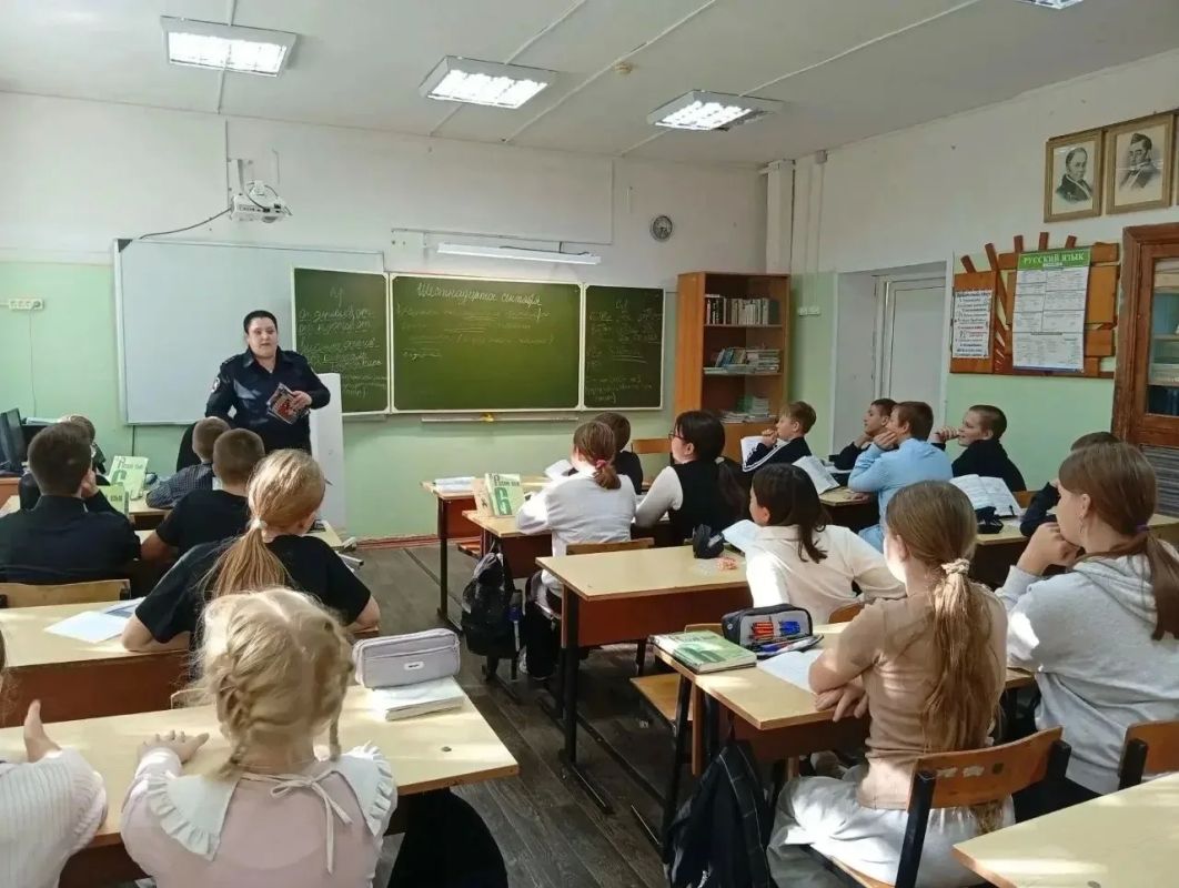 Госавтоинспекция Тверской области на постоянной основе проводит профилактические мероприятия в образовательных учреждениях региона Госавтоинспекция Тверской области на постоянной основе проводит профилактические мероприятия в образовательных учреждениях региона