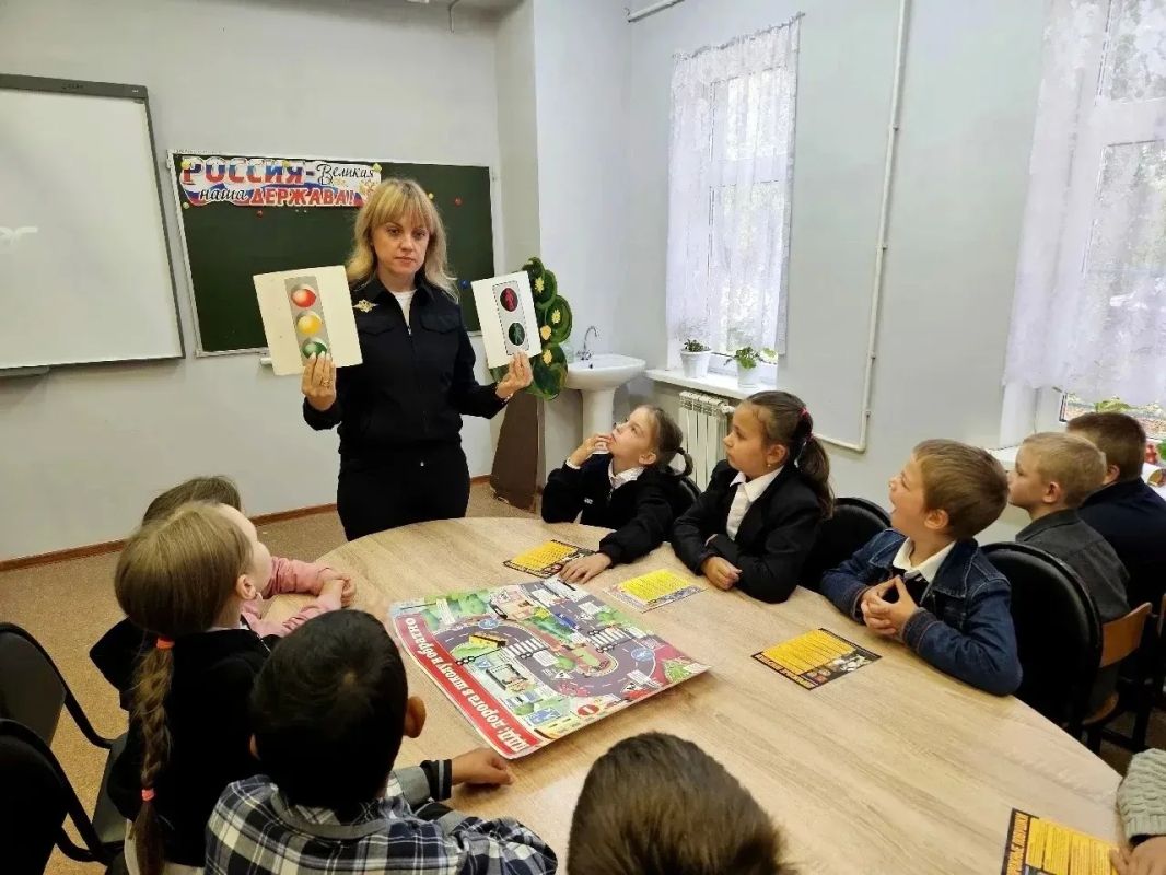 Госавтоинспекция Тверской области на постоянной основе проводит профилактические мероприятия в образовательных учреждениях региона Госавтоинспекция Тверской области на постоянной основе проводит профилактические мероприятия в образовательных учреждениях региона