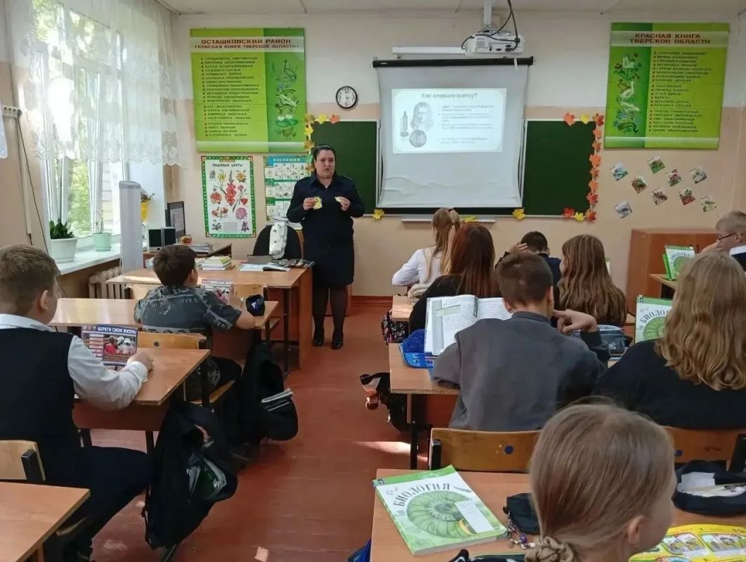 Госавтоинспекция Тверской области на постоянной основе проводит профилактические мероприятия в образовательных учреждениях региона Госавтоинспекция Тверской области на постоянной основе проводит профилактические мероприятия в образовательных учреждениях региона
