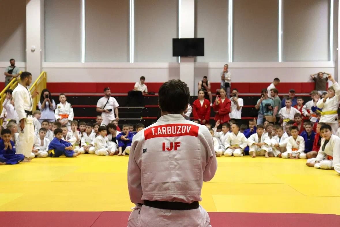 Михаил Дегтярёв: В преддверии чемпионата мира по дзюдо, который состоится в Баку с 4 по 11 октября, провел рабочую встречу с президентом Федерации дзюдо России Сергеем Соловейчиком и обсудил подготовку нашей сборной Михаил Дегтярёв: В преддверии чемпионата мира по дзюдо, который состоится в Баку с 4 по 11 октября, провел рабочую встречу с президентом Федерации дзюдо России Сергеем Соловейчиком и обсудил подготовку нашей сборной