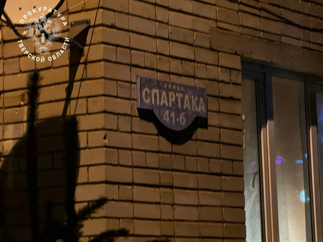 По поручению прокурора Тверской области Дениса Назаренко прокуратурой Пролетарского района г. Твери организована проверка по сообщению СМИ о ненадлежащем содержании кровли многоквартирного дома № 41Б по улице Спартака в г....