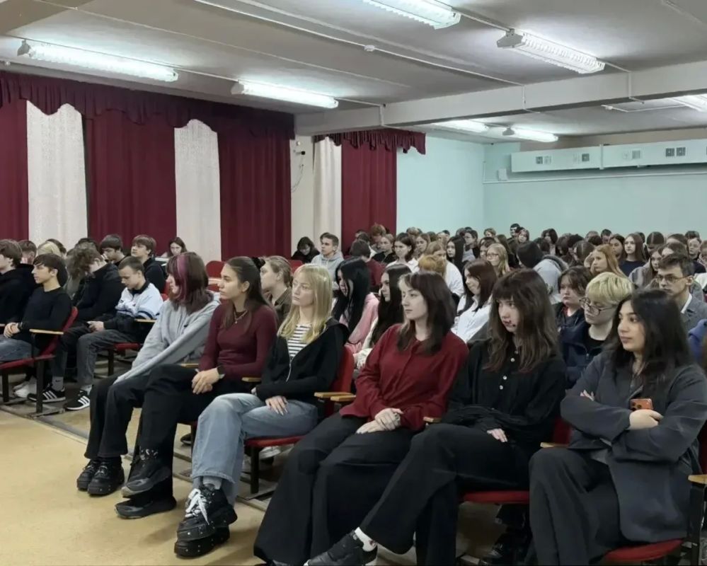 Студенты колледжа обсудили с полицией методы защиты от интернет-мошенников Студенты колледжа обсудили с полицией методы защиты от интернет-мошенников