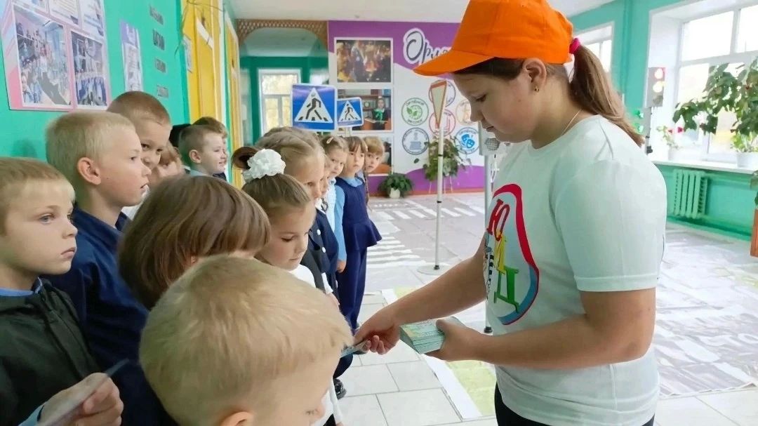 В Оленинской СОШ сотрудники Госавтоинспекции провели для первоклассников торжественное «Посвящение в пешеходы» В Оленинской СОШ сотрудники Госавтоинспекции провели для первоклассников торжественное «Посвящение в пешеходы»