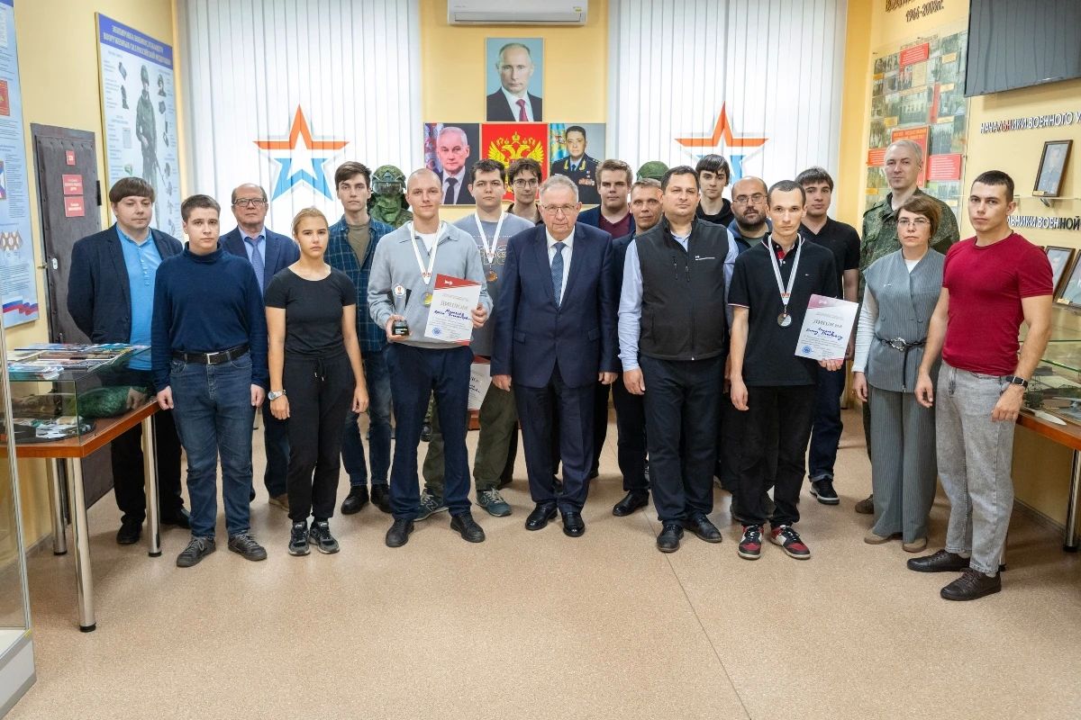 Лучшие в коде: тверские студенты сразились за звание лучших программистов Лучшие в коде: тверские студенты сразились за звание лучших программистов