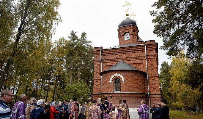 В Конаковском округе митрополит Амвросий совершил литургию в Никитском храме деревни Шоша в год его 120-летия