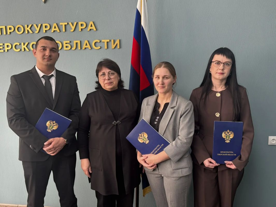Молодые специалисты прокуратуры Тверской области приняли Присягу Сегодня, 29 сентября 2026 года, в прокуратуре Тверской области в торжественной обстановке молодые специалисты приняли Присягу прокурора Молодые специалисты прокуратуры Тверской области приняли Присягу Сегодня, 29 сентября 2026 года, в прокуратуре Тверской области в торжественной обстановке молодые специалисты приняли Присягу прокурора