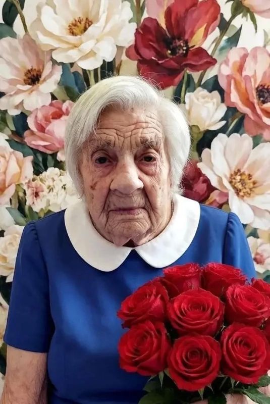 Губернатор Виталий Королев поздравил со 101-летием ветерана Великой Отечественной войны, жительницу Весьегонского округа Антонину Павловну Филину